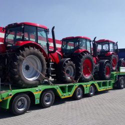Transport traktorów